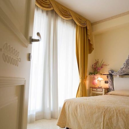 Appartamento Du Lac 1 Desenzano del Garda Buitenkant foto