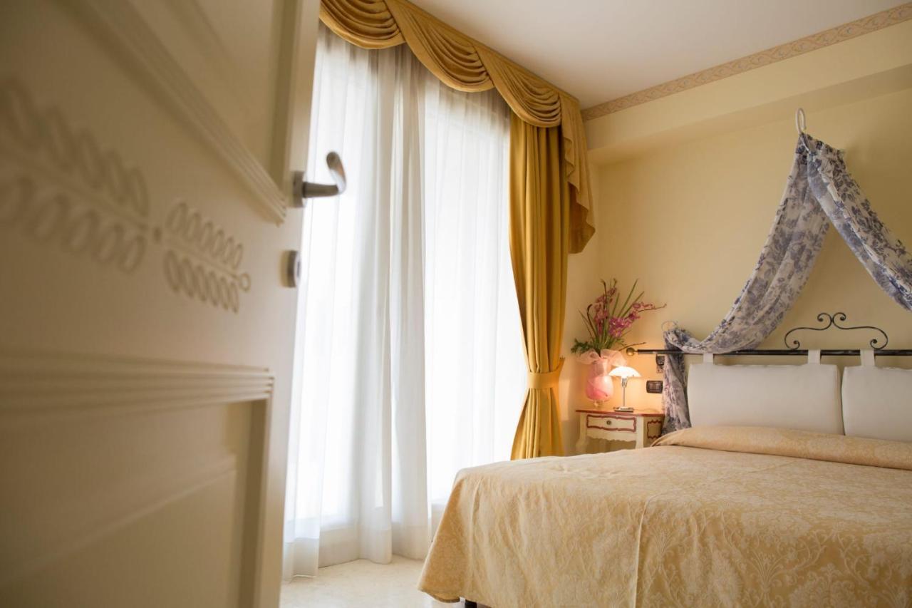 Appartamento Du Lac 1 Desenzano del Garda Buitenkant foto