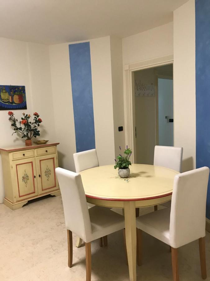 Appartamento Du Lac 1 Desenzano del Garda Buitenkant foto