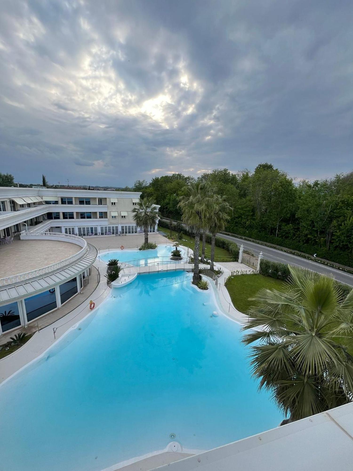 Appartamento Du Lac 1 Desenzano del Garda Buitenkant foto